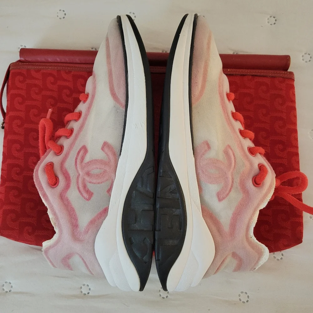 Authentic Chanel 19P Cruise Mesh & Lycra CC Logo Low-Top Sneakers White/Red - Picture 2 of 16